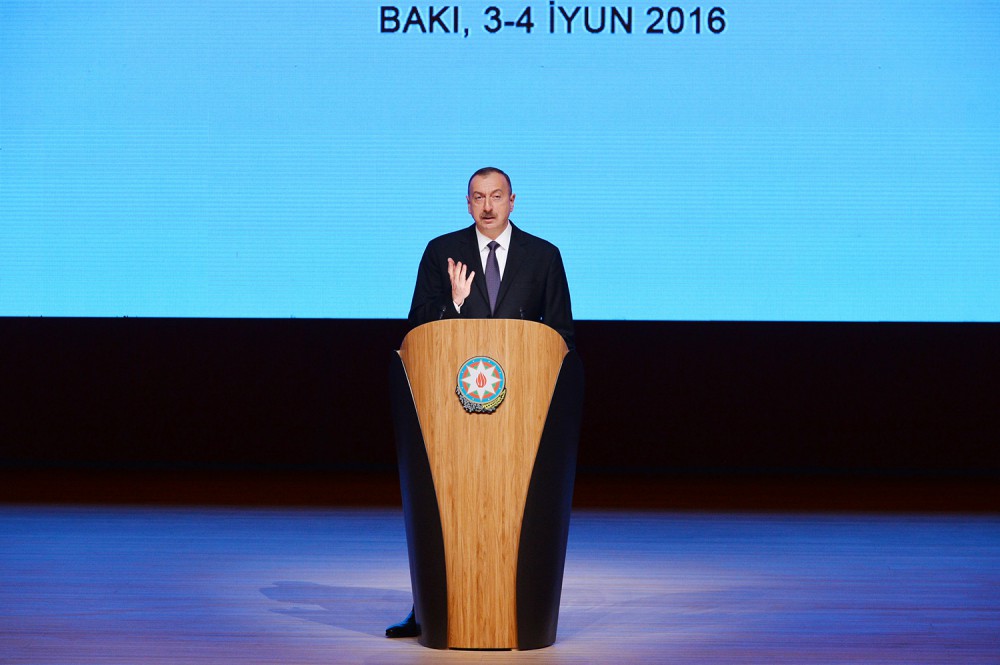 Президент Ильхам Алиев: Донесение азербайджанских реалий до мировой общественности зависит также от диаспорских организаций