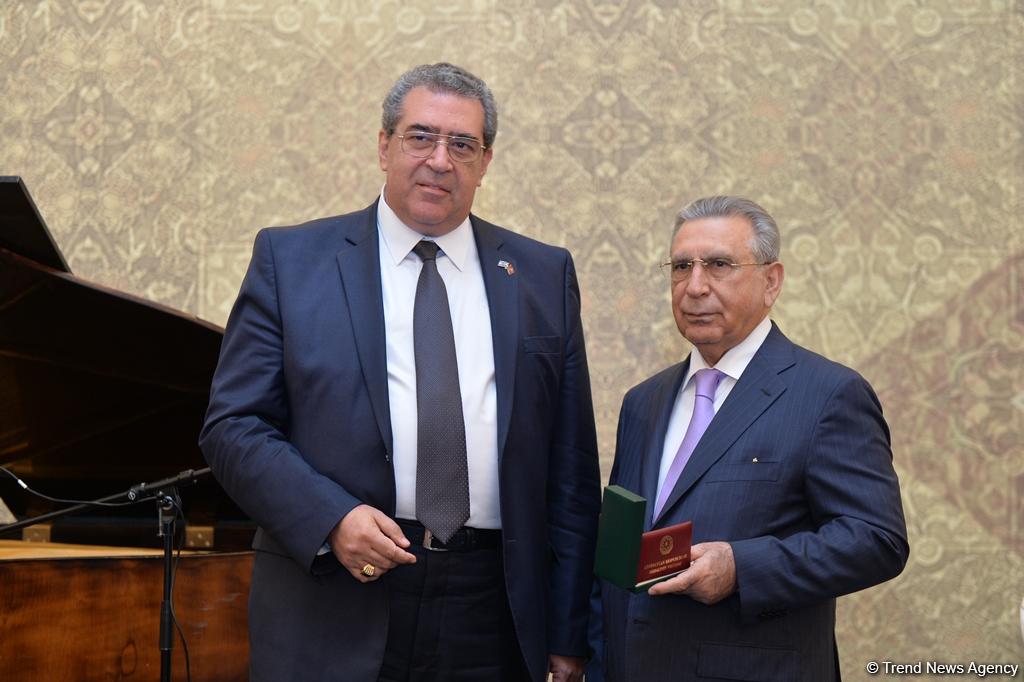 За заслуги в развитии азербайджанской диаспоры группе лиц вручены награды (ФОТО)