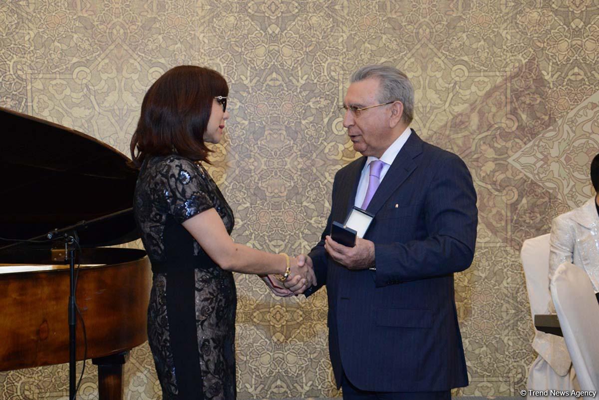 За заслуги в развитии азербайджанской диаспоры группе лиц вручены награды (ФОТО)