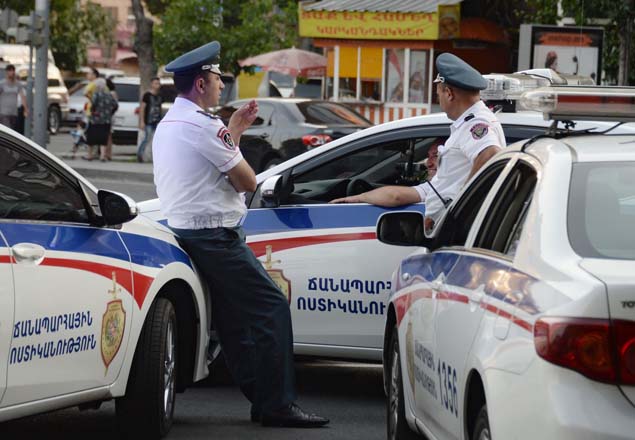 Захватившие участок полиции в Ереване сбили беспилотник (Обновлено)