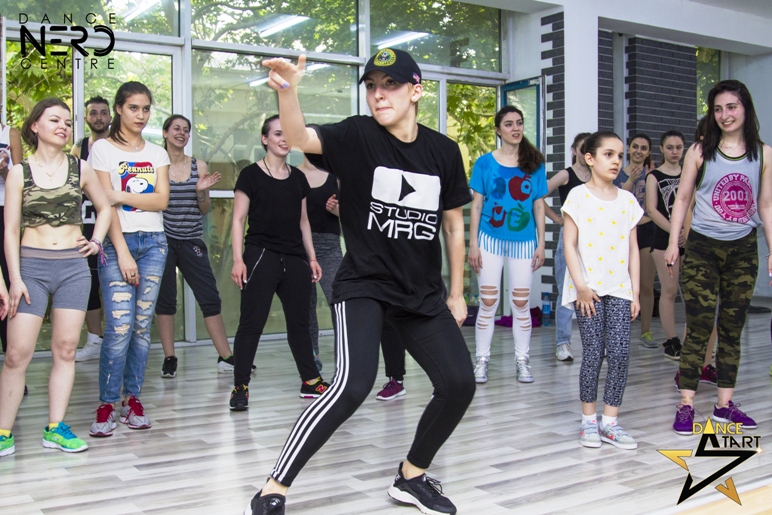 В Баку состоялся Dance Start с участием звезд телепроекта "Танцы" Адама и Алёны Гуменной (ФОТО)