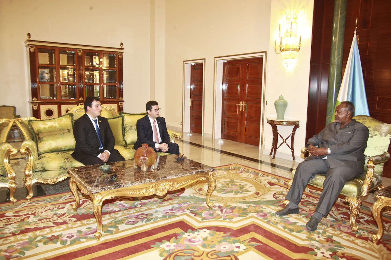 Azerbaijan’s ambassador presents credentials to Djibouti’s president