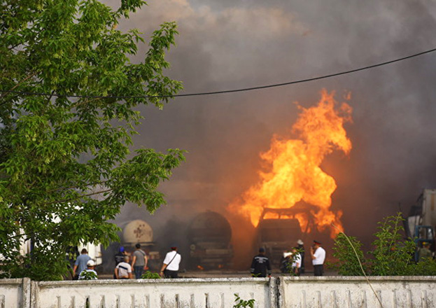 При взрыве газовоза в Бишкеке пострадали четырнадцать человек