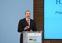 Prezident İlham Əliyev Azərbaycan-Almaniya biznes forumunda iştirak edir (FOTO)