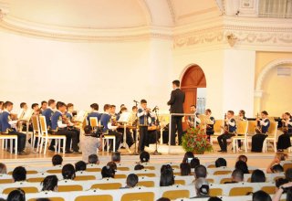 11 nömrəli 11 illik musiqi məktəbi hesabat konserti təqdim edib (FOTO)