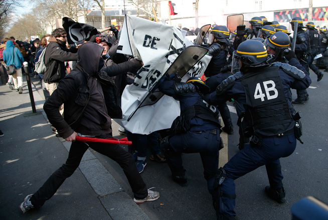 Протестующие во Франции сорвали этап турне кубка ЧЕ по футболу