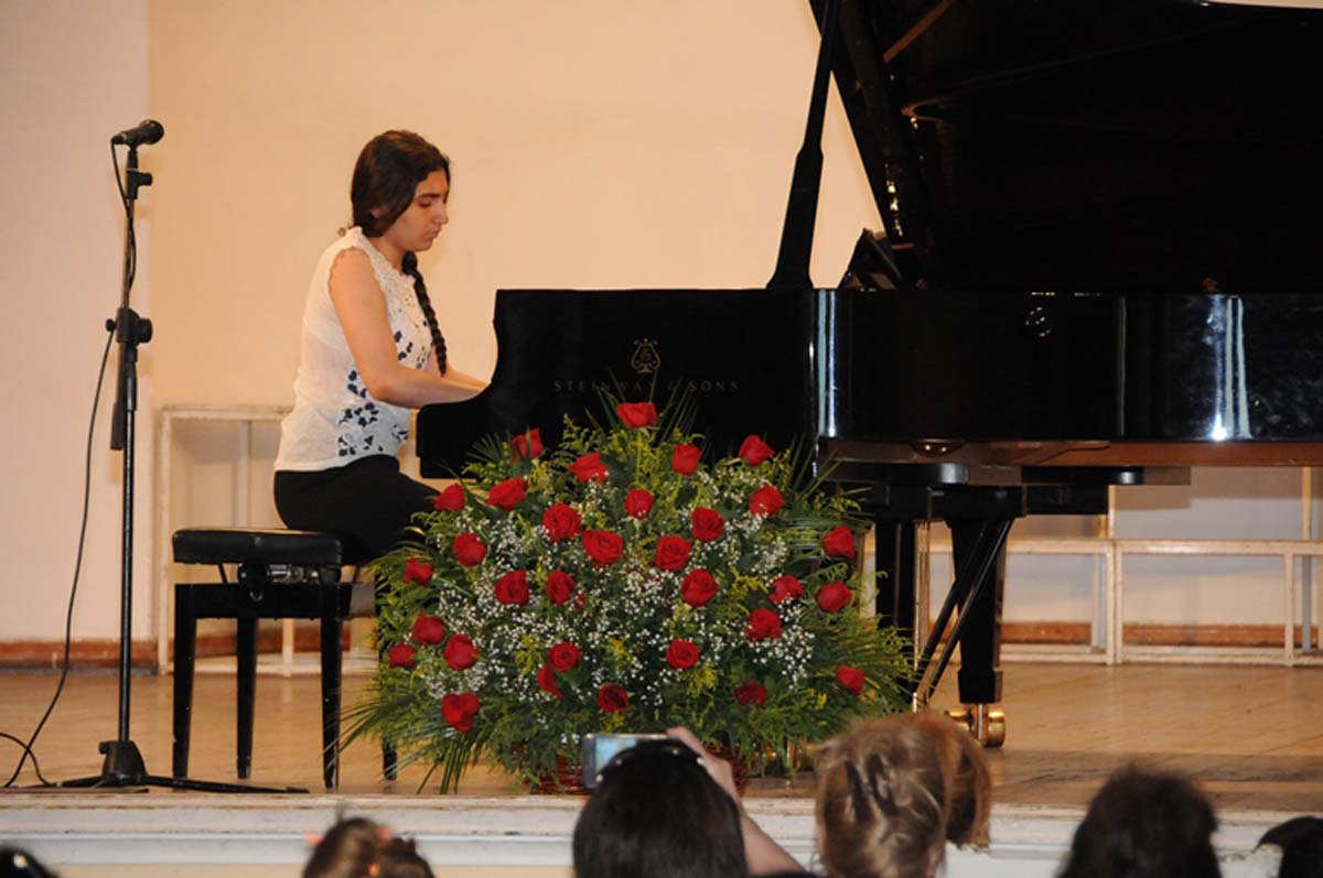 11 nömrəli 11 illik musiqi məktəbi hesabat konserti təqdim edib (FOTO)