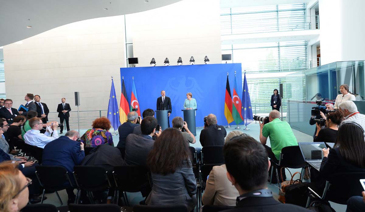 Президент Азербайджана Ильхам Алиев и Канцлер Германии Ангела Меркель выступили на пресс-конференции