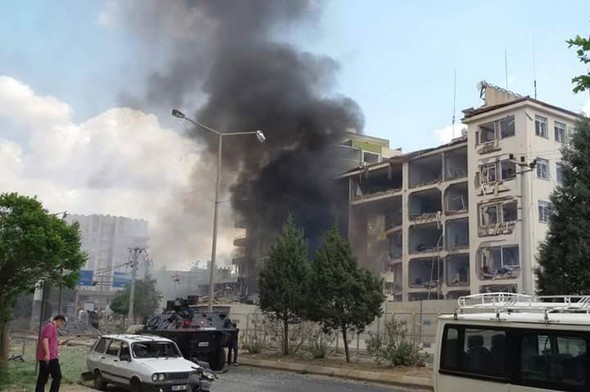 PKK roketi sivillerin bulunduğu binayı vurdu
