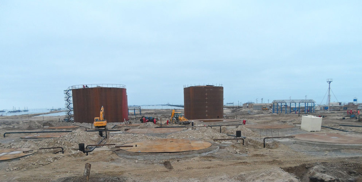 Pirallahıda yeni neft yığım parkı tikilir (FOTO)