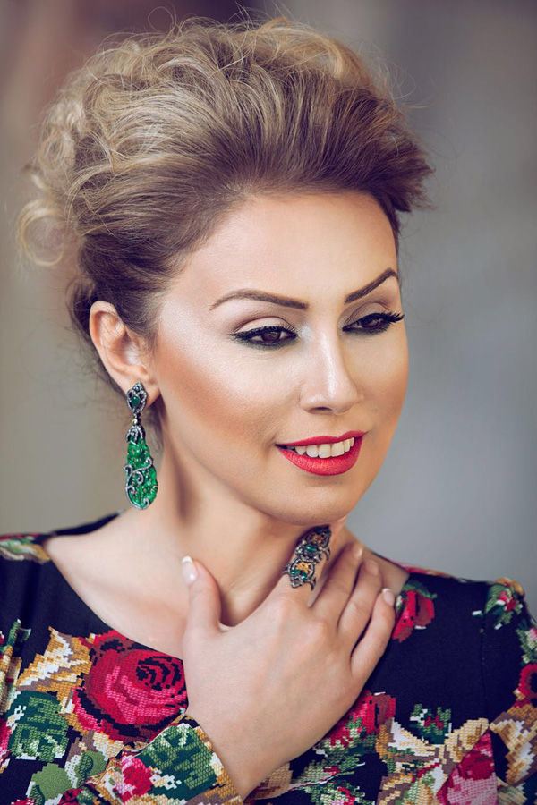 Азербайджанская певица летом предстала в кожаной одежде (ФОТО)
