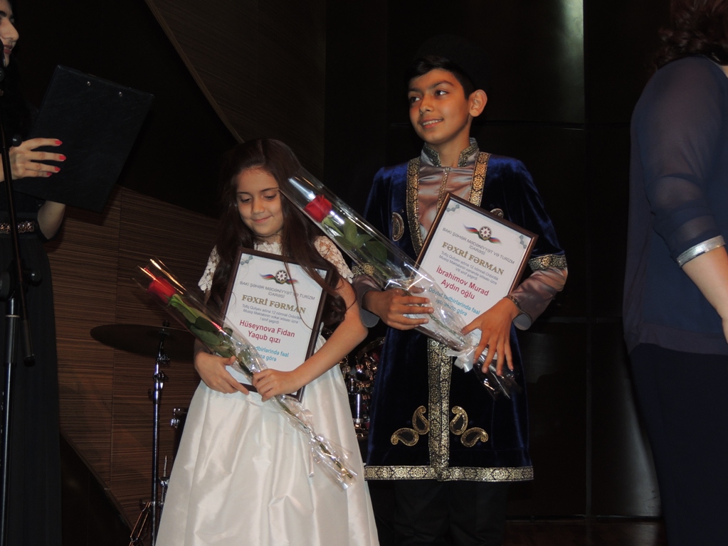 Юные музыканты выступили на сцене Международного центра мугама в Баку (ФОТО)