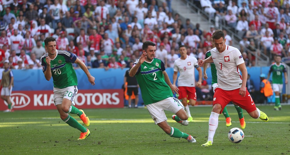 Polonya Kuzey İrlanda'yı tek golle geçti
