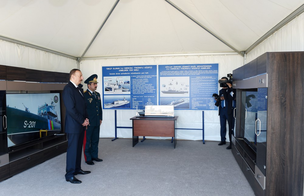 Azerbaijani president reviews new border guard ship of State Border Service (PHOTO)
