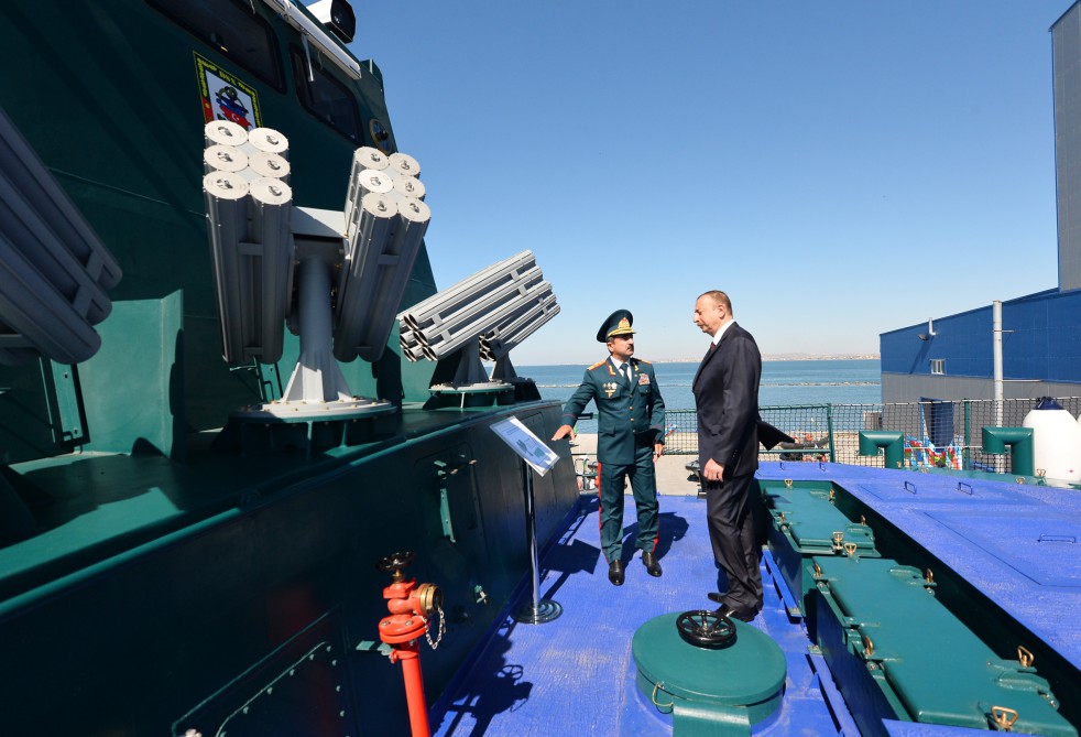 Cumhurbaşkanı Aliyev Devlet Sınır Sevisi'nin yeni sınır denetim gemisini inceledi (Fotoğraf)