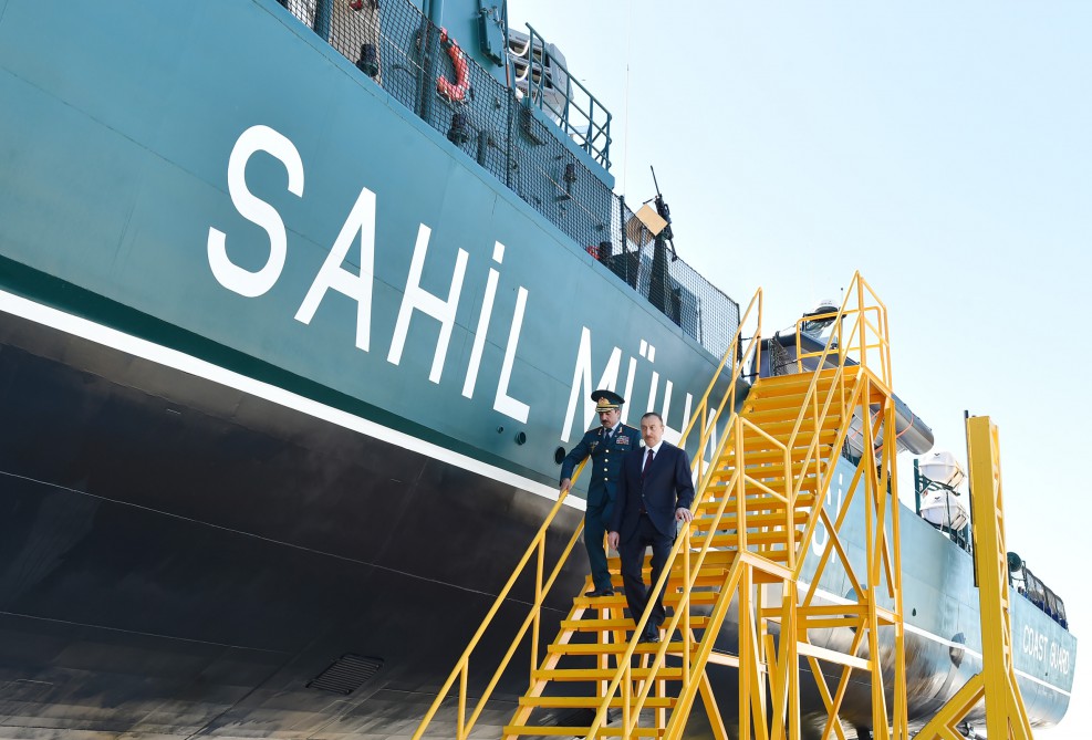 Azerbaijani president reviews new border guard ship of State Border Service (PHOTO)
