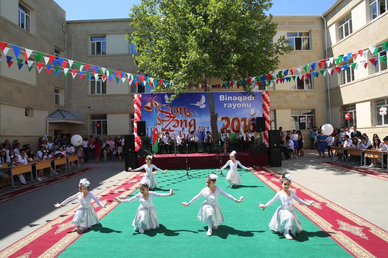 Azerbaycanlı öğrenciler için “son zil” seslendi (Fotoğraf)