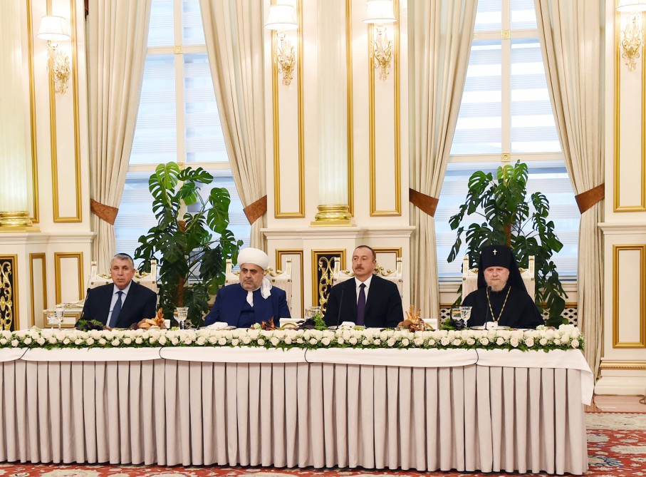 Президент Ильхам Алиев: В основе всех успехов лежит единство граждан Азербайджана - Gallery Image