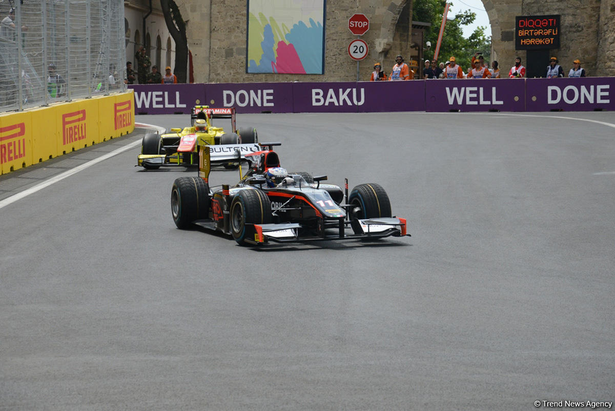 Bakü GP2 yarışmalarına start verildi (Fotoğraf)