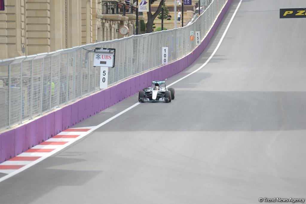 Hamilton continues to dominate F1 First Practice Session in Baku (PHOTO,VIDEO)