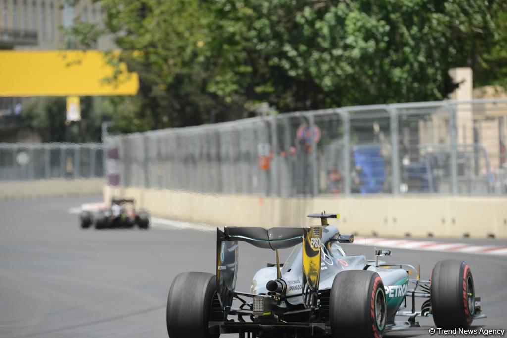 Hamilton continues to dominate F1 First Practice Session in Baku (PHOTO,VIDEO)