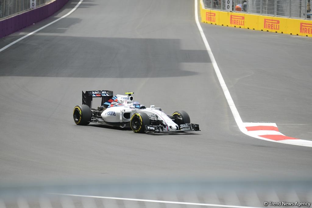 Hamilton continues to dominate F1 First Practice Session in Baku (PHOTO,VIDEO)