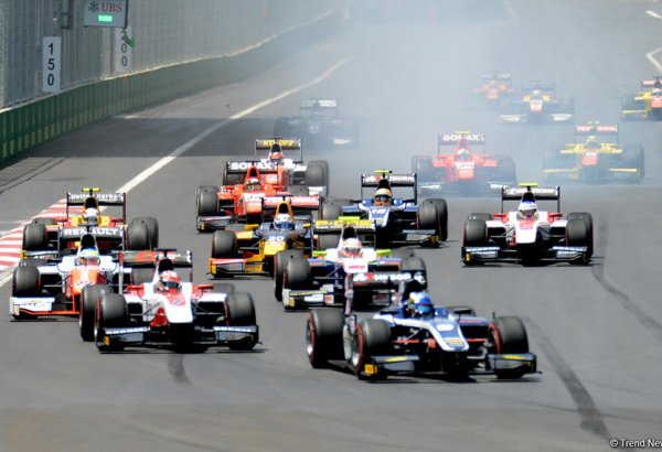 В рамках Гран-при "Формулы-1" в Баку началась установка защитных ограждений на трассе гонок