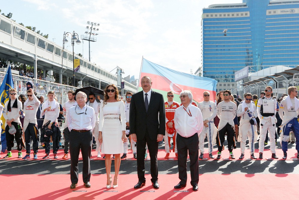 Президент Азербайджана и его супруга наблюдали за соревнованиями Гран-при Европы Формулы 1 (ФОТО)