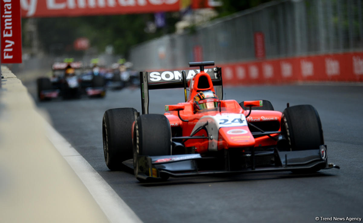 Итальянский пилот выиграл спринт серии GP2 в Баку (ФОТО)