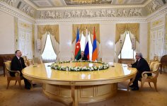 Azerbaijani, Russian, Armenian presidents hold joint meeting