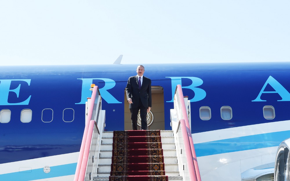 Президент Азербайджана прибыл с рабочим визитом в Россию (ФОТО)