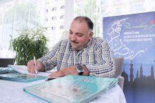 Бахрам Багирзаде провел автограф-сессию книги "Мечети Баку" (ФОТО) - Gallery Thumbnail