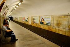 Metro stansiyalarında yeni oturacaqların quraşdırılmasına başlandı (FOTO)