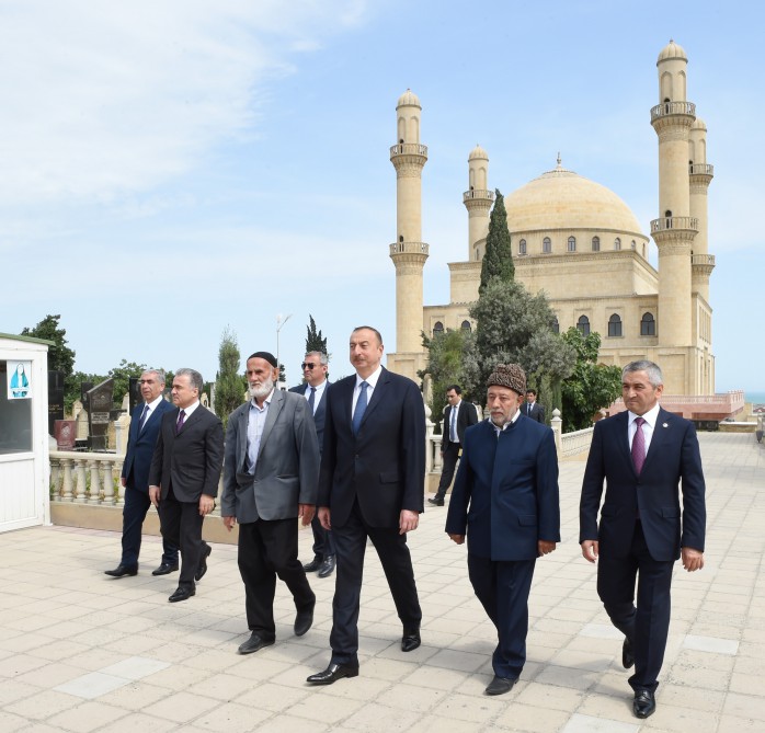 Prezident İlham Əliyev Nardarandakı "Rəhimə Xanım"  məscid-ziyarətgah kompleksi ilə tanış olub (FOTO)