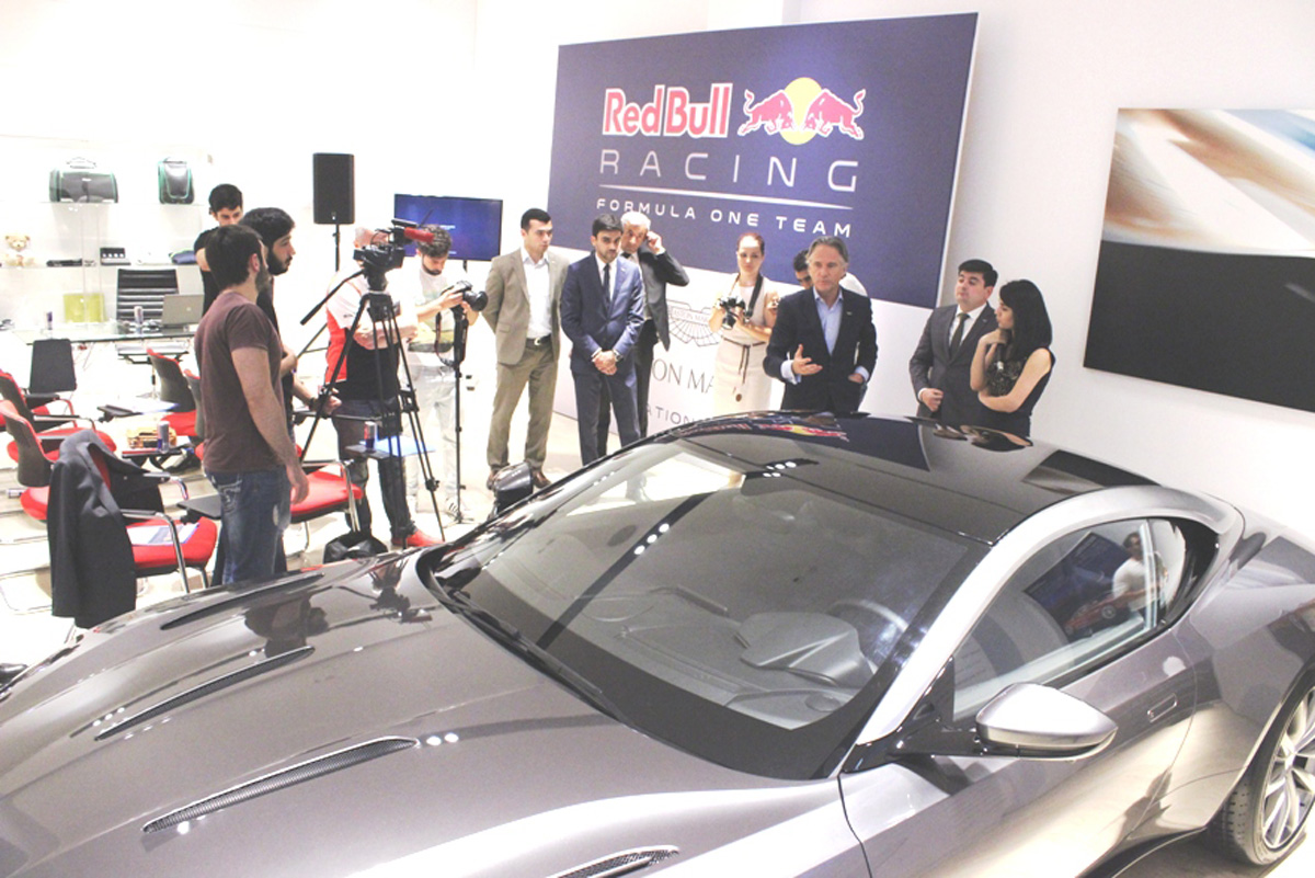 В Баку представлена мечта автомобилиста Aston Martin DB11 (ФОТО)