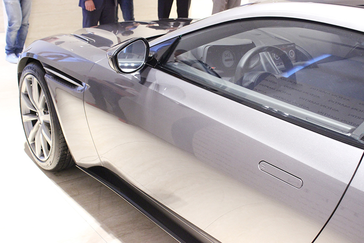 В Баку представлена мечта автомобилиста Aston Martin DB11 (ФОТО)
