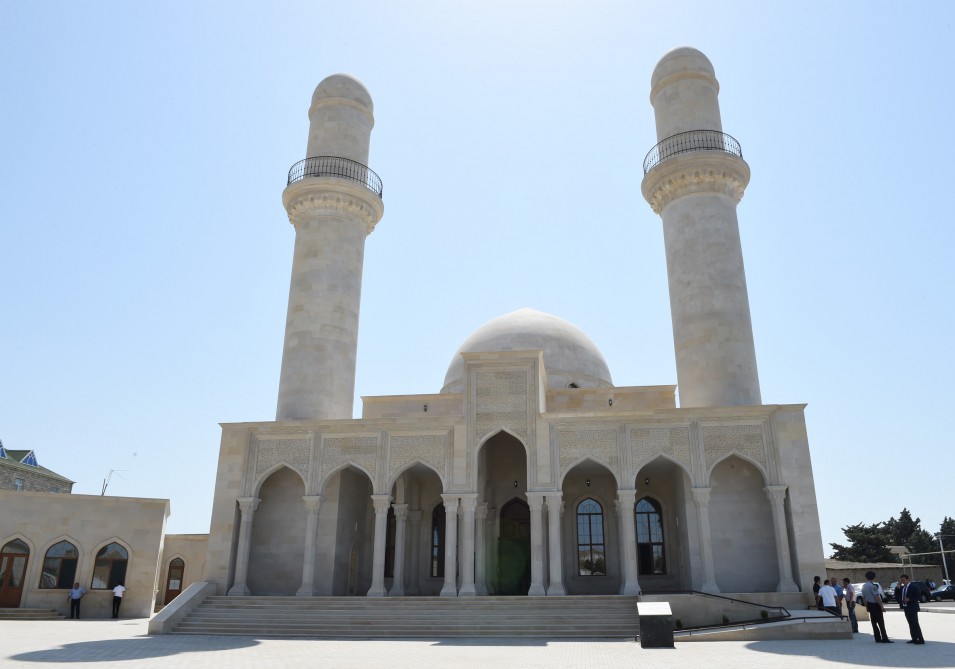 Azerbaijan’s first lady attends opening of Zira Juma Mosque complex (PHOTO)