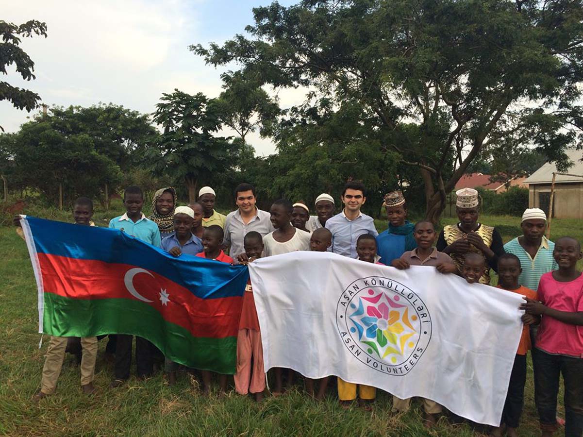 Азербайджанцы в акции "Подари улыбку жителю Африки" (ФОТО)