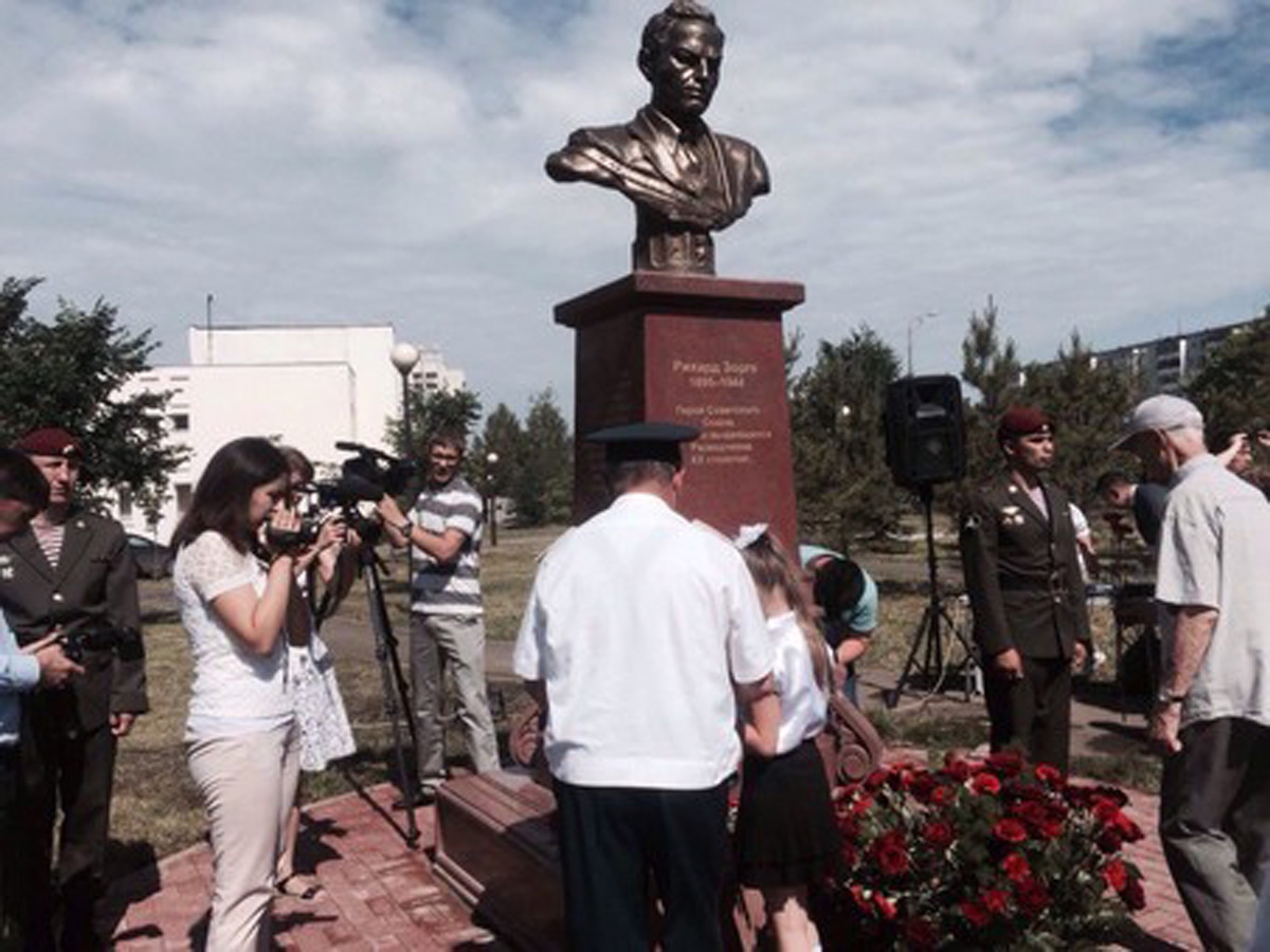В Казани открыт памятник легендарному разведчику из Баку (ФОТО)