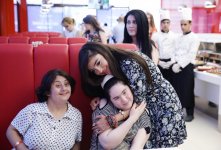 Лейла Алиева приняла участие в празднестве для воспитанников детских домов и пациентов Центра реабилитации лиц с синдромом Дауна (ФОТО) - Gallery Thumbnail