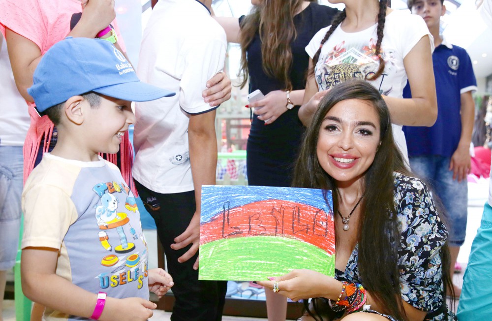 Лейла Алиева приняла участие в празднестве для воспитанников детских домов и пациентов Центра реабилитации лиц с синдромом Дауна (ФОТО) - Gallery Image