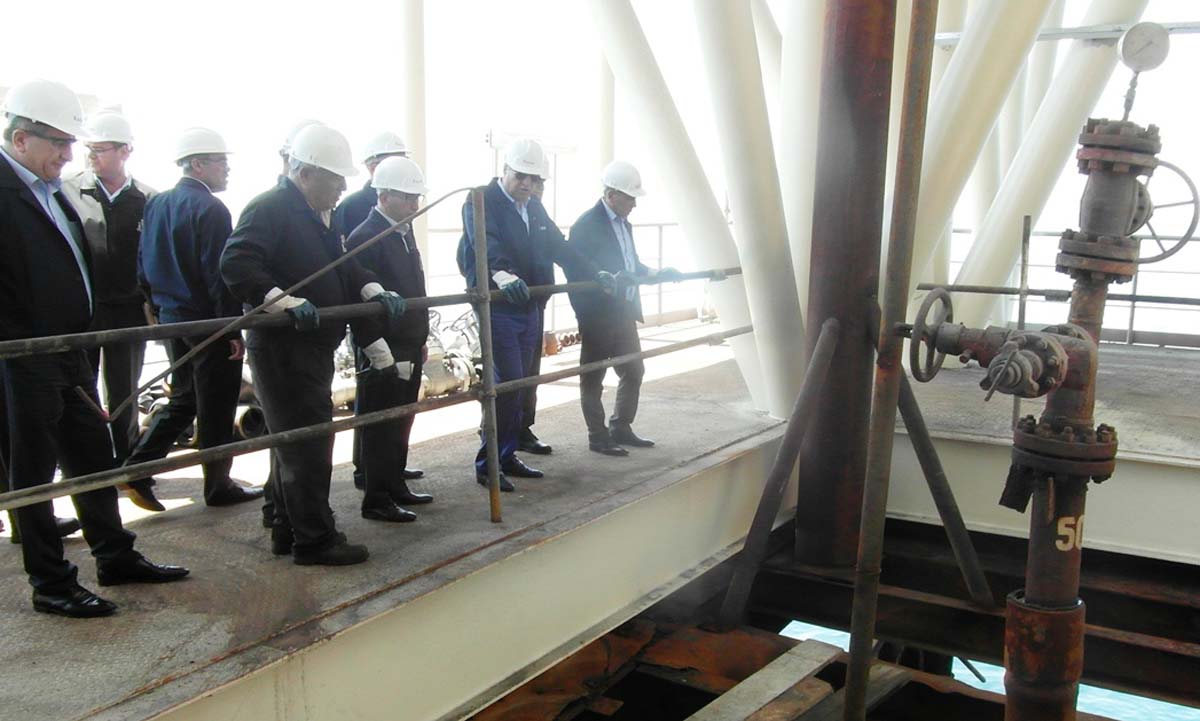 Продолжается ремонт платформы на месторождении "Гюнешли" (ФОТО) - Gallery Image
