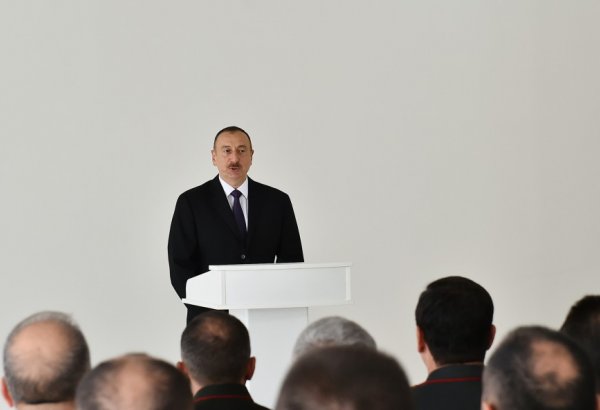 Президент Ильхам Алиев: В Азербайджан уже завозятся новые виды оружия, техники