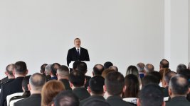 Президент Азербайджана ознакомился с условиями в здании, построенном для военнослужащих (ФОТО)
