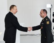 Президент Азербайджана ознакомился с условиями в здании, построенном для военнослужащих (ФОТО) - Gallery Thumbnail