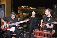 Азербайджанские звезды отметили День мореплавателя на берегу Каспия (ФОТО)