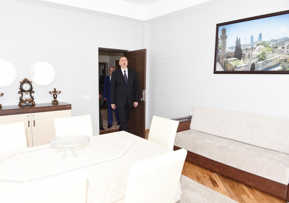 Prezident İlham Əliyev hərbçilər üçün inşa edilmiş binada yaradılan şəraitlə tanış olub (FOTO)