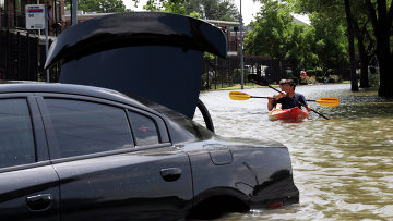 Полиция Хьюстона спасла от наводнения около двух тысяч человек