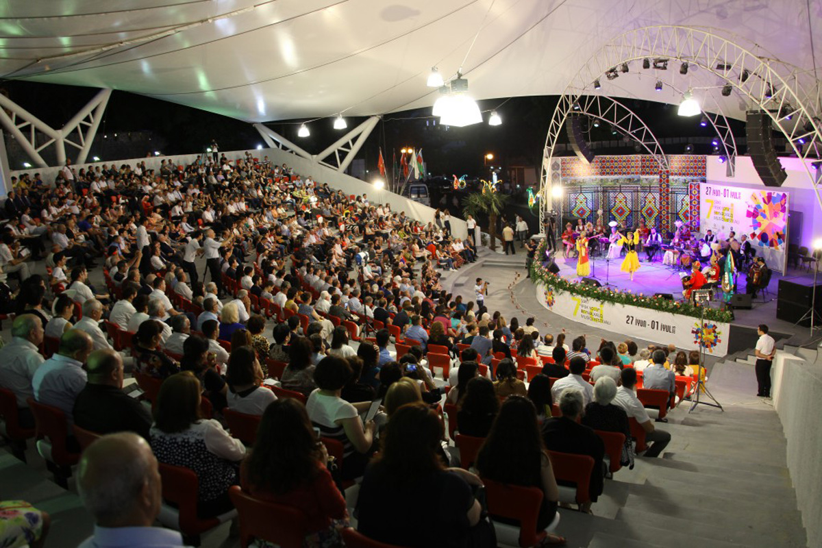 Şəki “İpək yolu” VII Beynəlxalq musiqi festivalı başlayıb (FOTO)