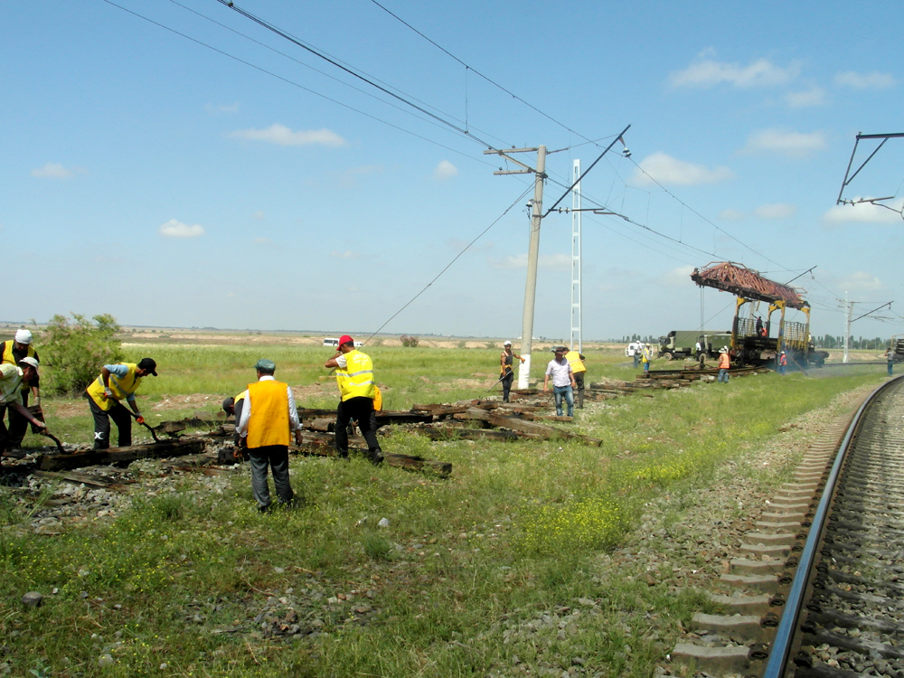 Продолжается капремонт железной дороги Баку-Беюк Кесик (ФОТО) - Gallery Image